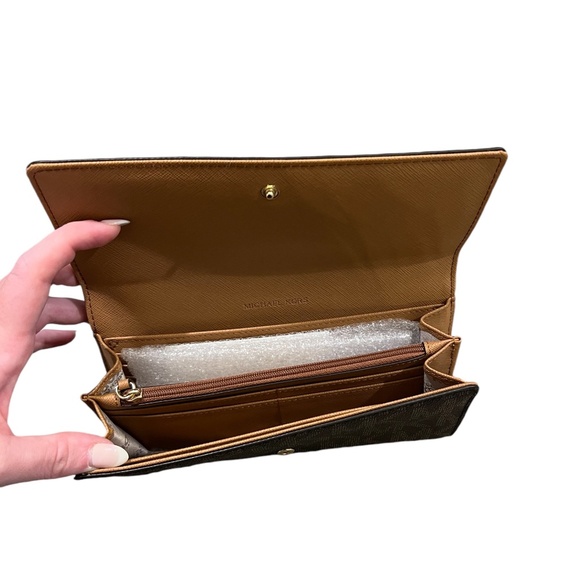 Brand New Michael Kors Branded Brown/Acorn Jet Set Travel Wallet, One Size - Picture 3 of 4